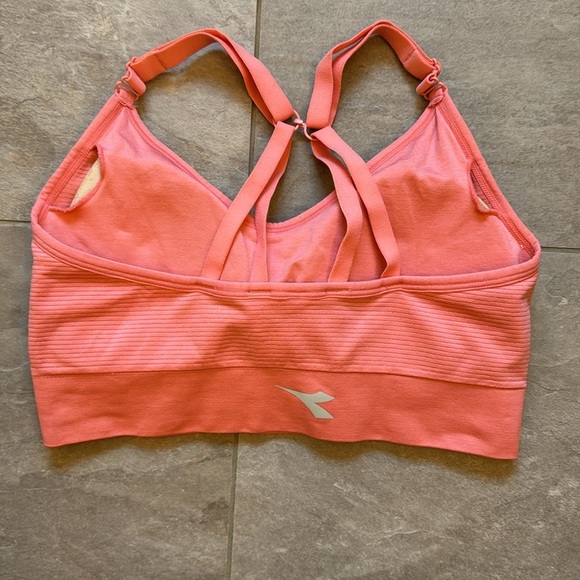 NWOT Diadora Seamless Coral Sports Bra - Picture 2 of 4